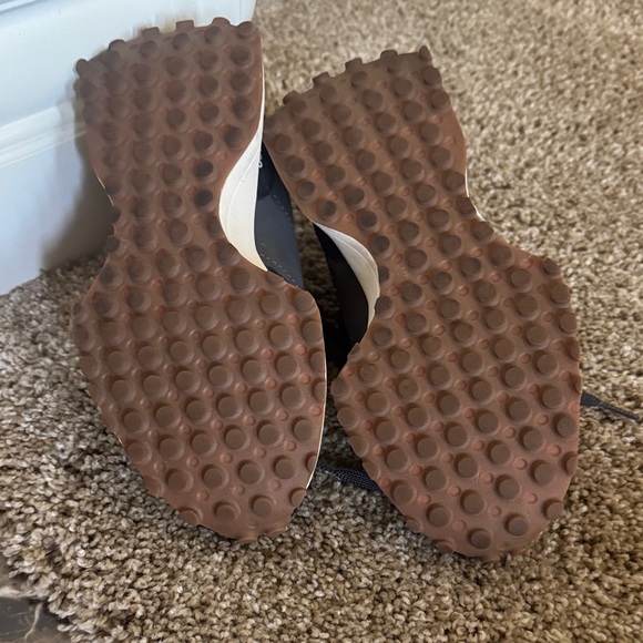 Women’s New Balance 327 Sneakers in Black and White - Picture 7 of 7